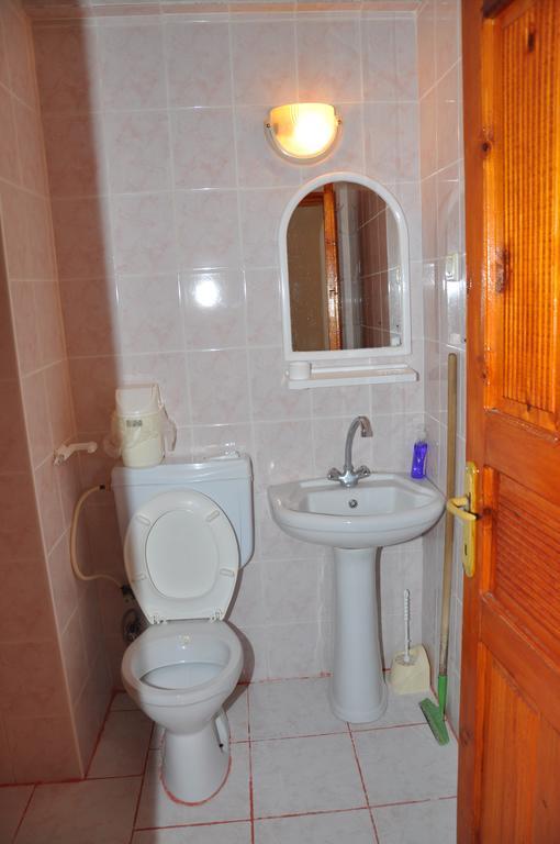 Keramos Pansiyon Finike Exterior photo