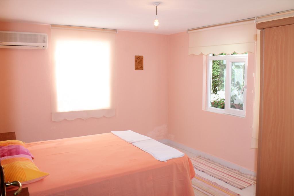 Keramos Pansiyon Finike Exterior photo